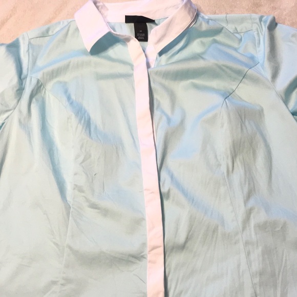 Women’s plus size button down shirt. Size 22 - Picture 6 of 7